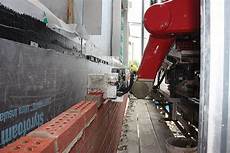 Automatic brick machine