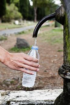 Bottle filling machine