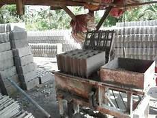 Hollow blocks machine