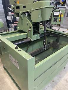 Honing machine