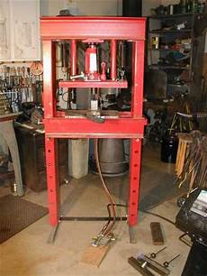 Hydraulic press machine