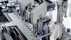 Liquid filling machine
