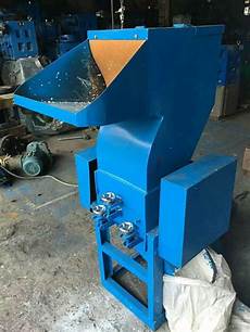 Plastic recycling machine