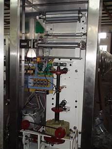 Sachet packaging machine