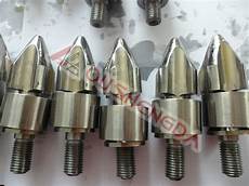 Screw manufacturing machine