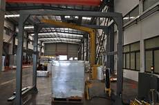 Shrink wrapping machine