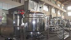 Vacuum packaging machine