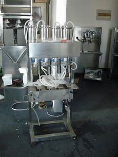 Vacuum packaging machine
